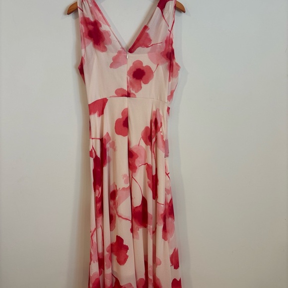 Donna Karan
Sleeveless V-Neck Floral Cascade Ruffle Chiffon Dress size 12 - Picture 10 of 10